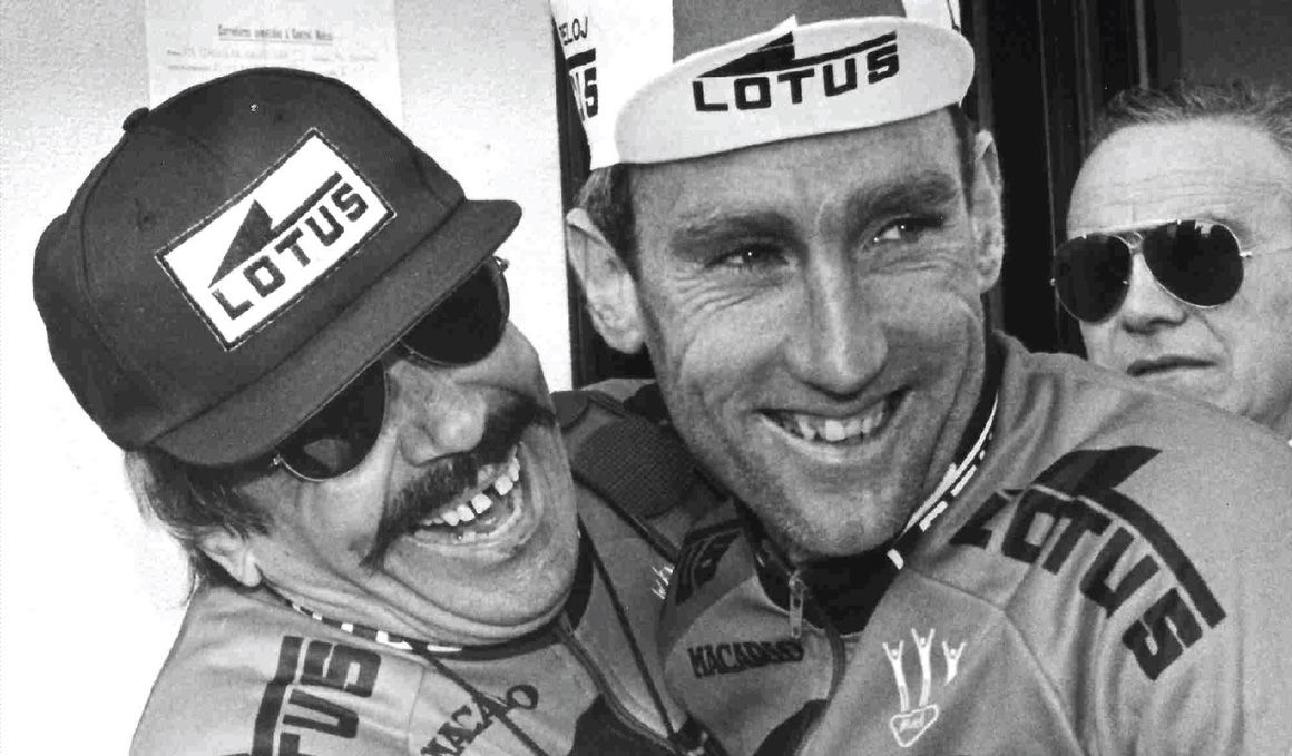 Jaime Mir junto a Sean Kelly, en la imagen de portada del libro "Secundario de lujo" (Cultura Ciclista) que repasa su vida. 