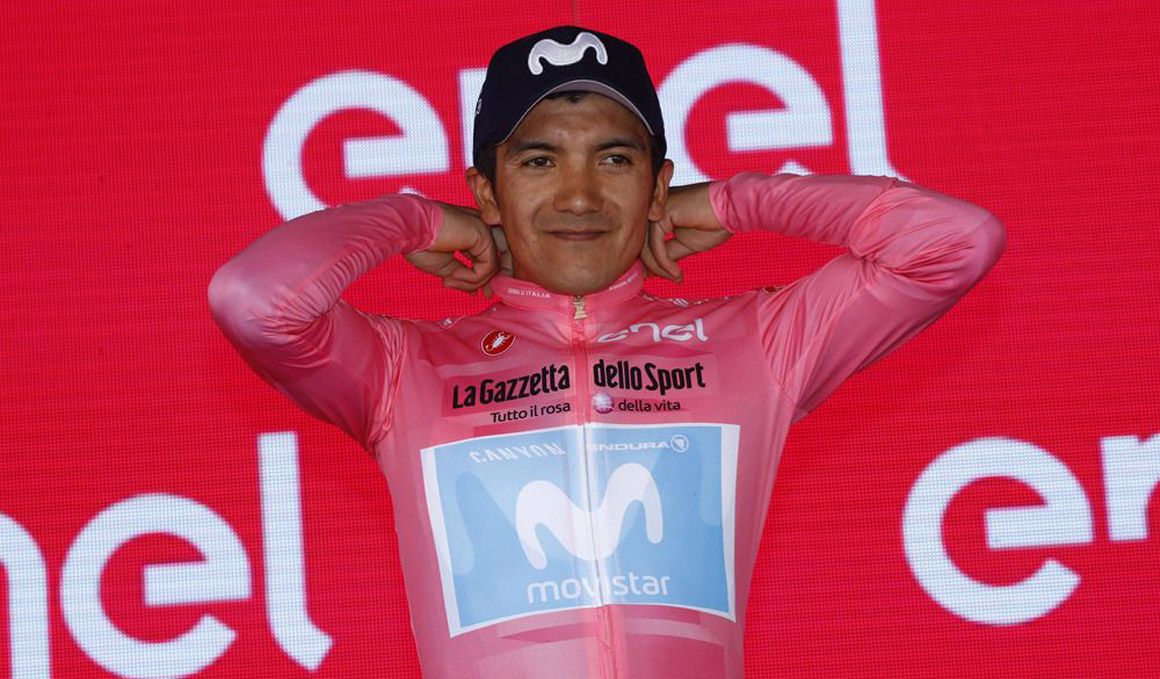 Carapaz: "Mañana es el gran día. Estoy listo para defender la maglia rosa con el equipo"