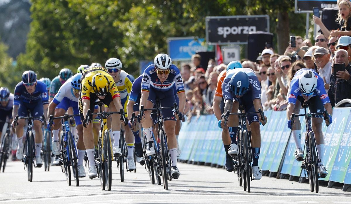 Sam Welsford (DSM firmenich) se impuso en la cuarta etapa del Renewi Tour