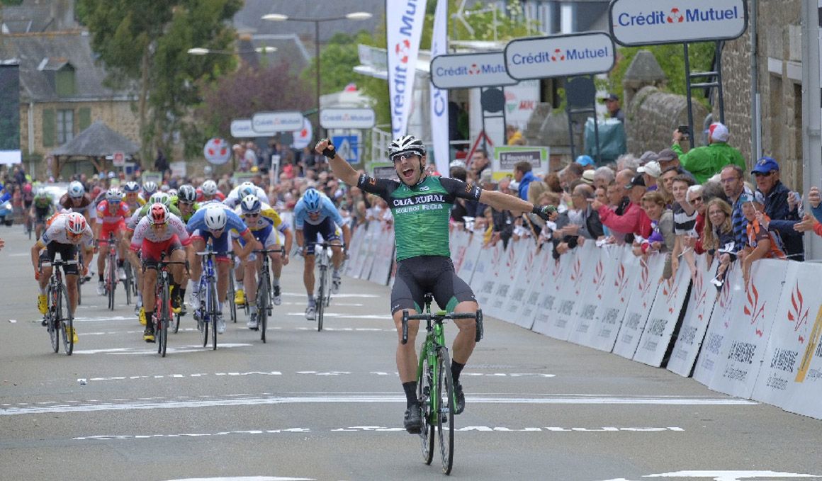 Jon Aberasturi impone su ley al sprint en La Mayenne
