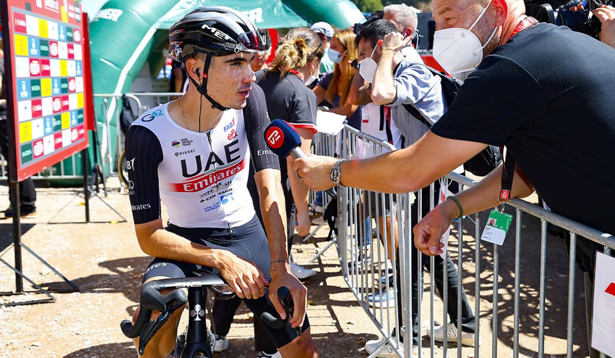 Juan Ayuso en la salida de una de las etapas de La Vuelta