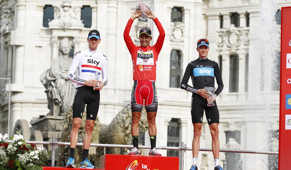 Juanjo Cobo, en el podio de La Vuelta 2011 junto a los Sky Chris Froome, 2º, y Bradley Wiggins, 3º. 