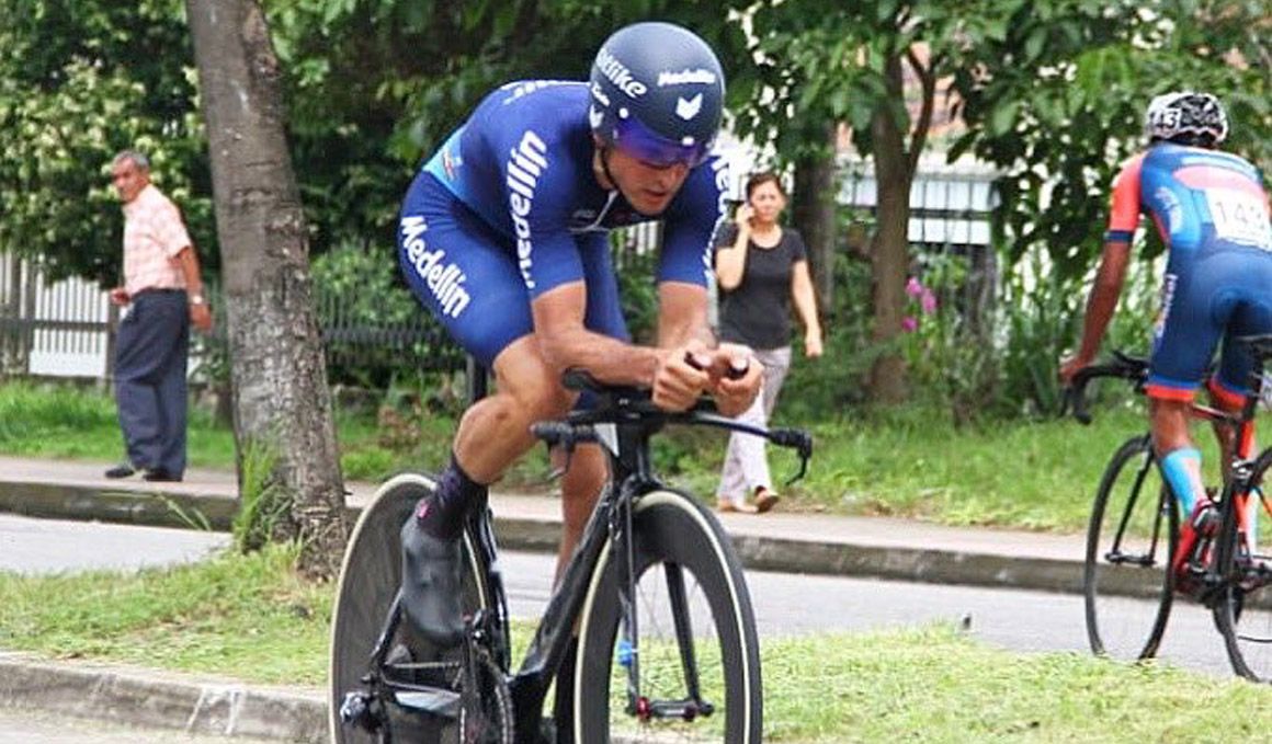 Óscar Sevilla gana el prólogo y se convierte en el primer líder de la Vuelta a Colombia