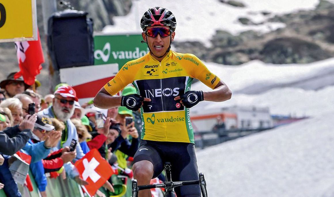 Suiza: Egan Bernal afianza su liderato tras ganar en la cima de San Gottardo  