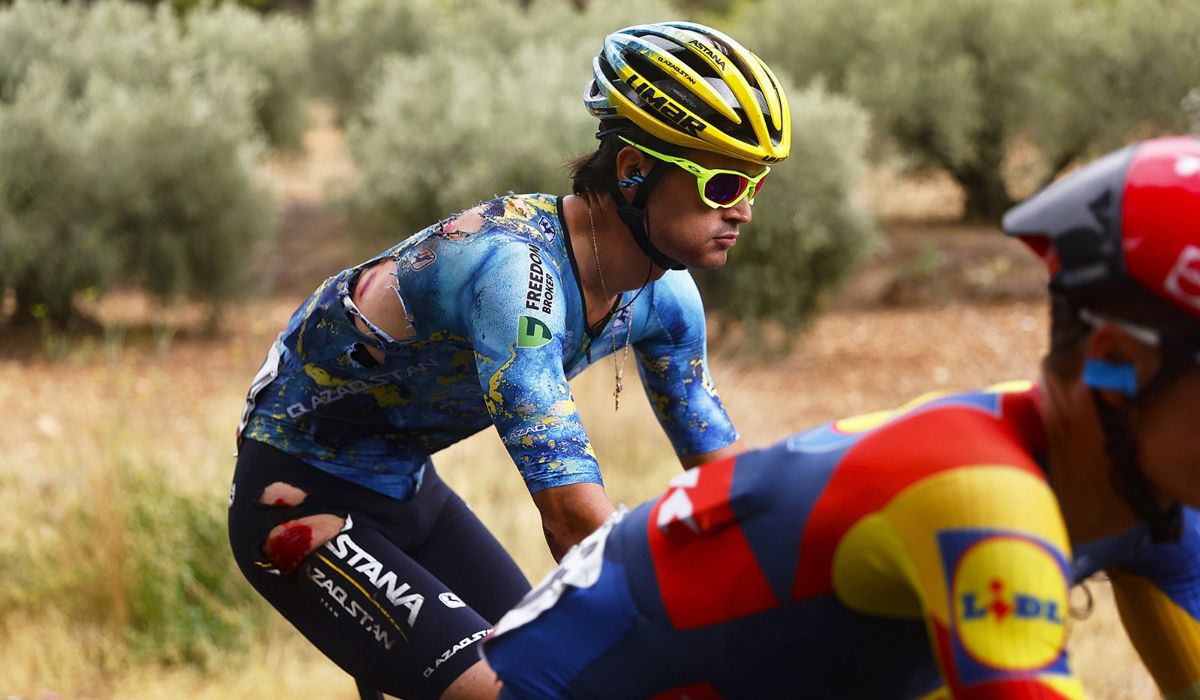 Javier Romo abandona La Vuelta con fractura en una vértebra