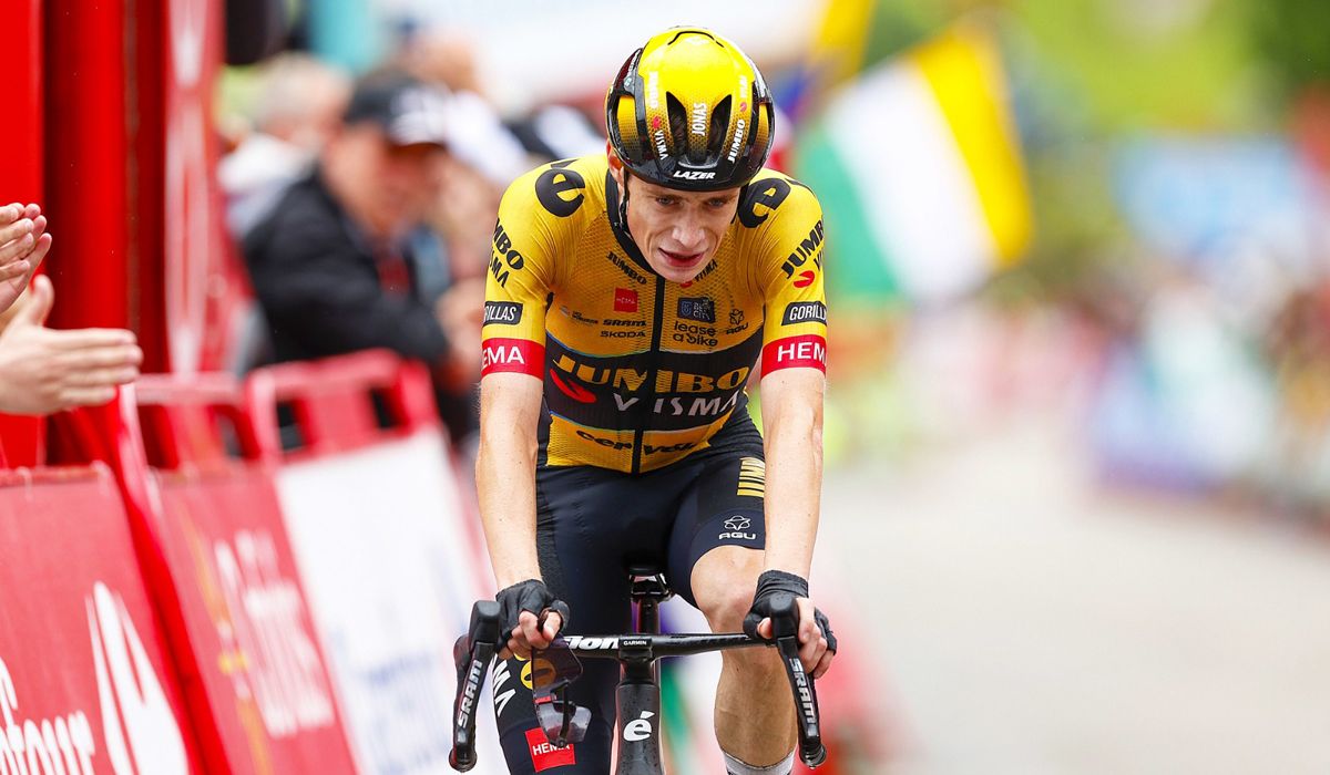 Jonas Vingegaard gana en solitario en Bejes y acecha el liderato de Kuss