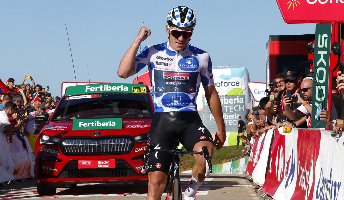 Evenepoel gana a lo Evenepoel en La Cruz de Linares