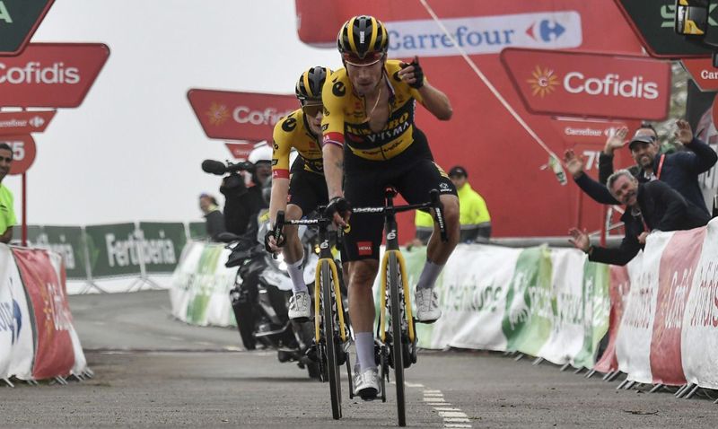 primoz roglic gana en el angliru por delante de su companero vingegaard primoz roglic gana en el angliru por delante de su companero vingegaard