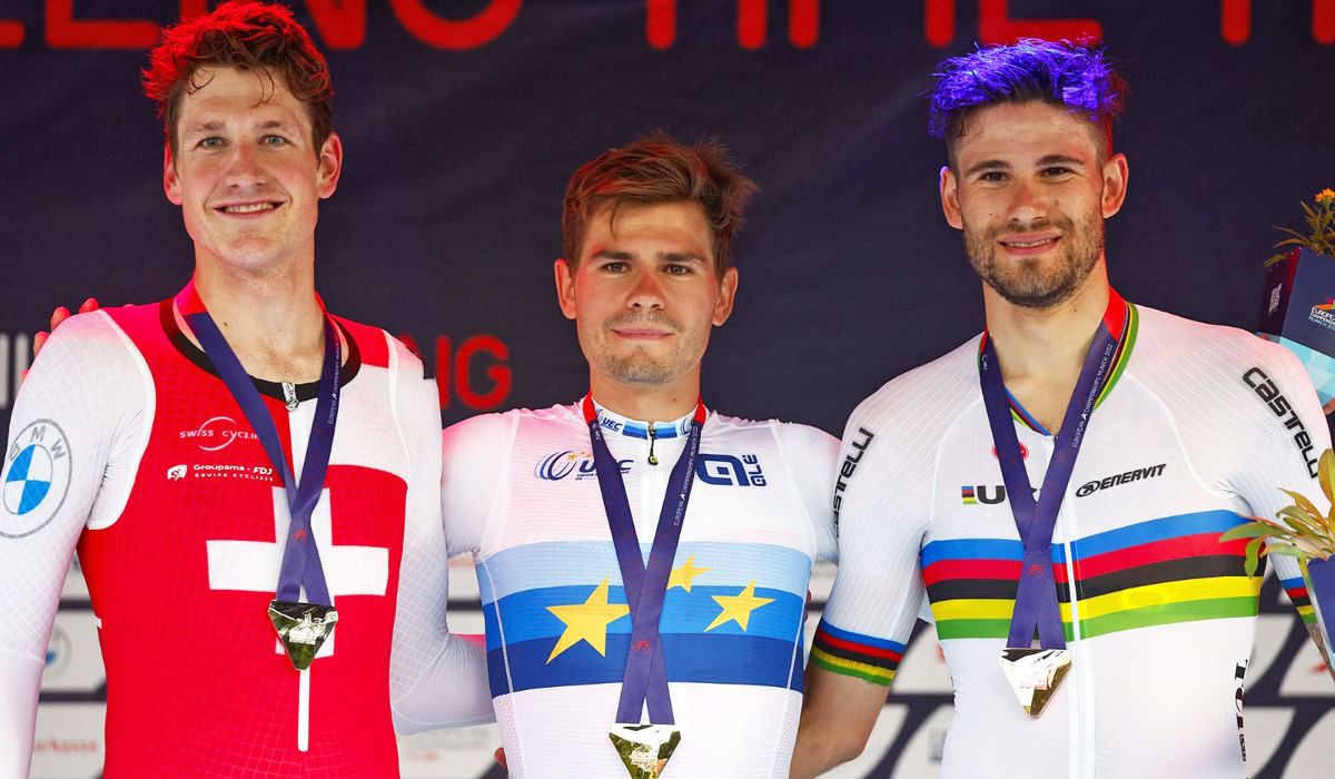 Podio del Campeonato de Europa CRi 2022, con Stefan Bissegger, Stefan Küng y Filippo Ganna
