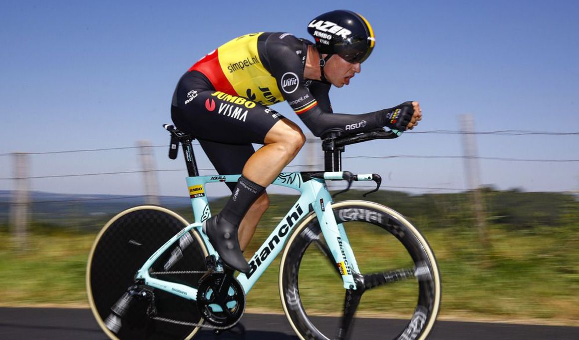Wout Van Aert abandona el Tour tras engancharse con una valla