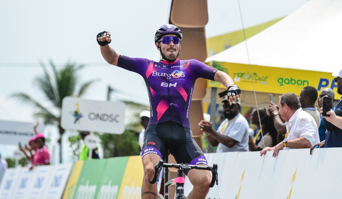 Miguel Ángel Fernández celebrando su victoria en la 5ª etapa de La Tropicale Amissa Bongo