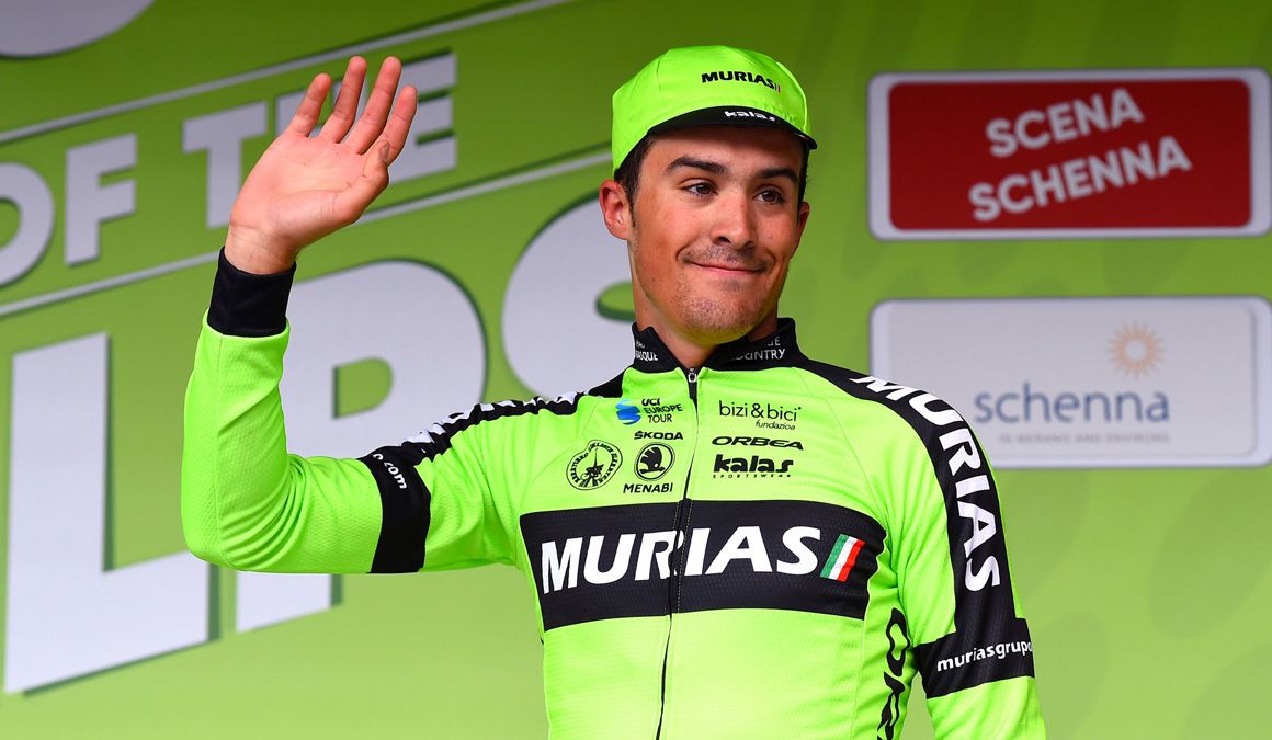 Sergio Samitier, en el podio del Tour de los Alpes.. Foto: Bettini Photo.