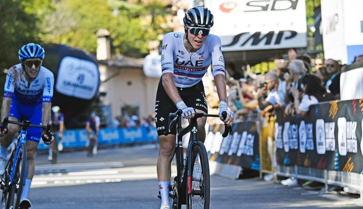 Lo intentó Tadej Pogacar (UAE), pero no pudo con un imbatible Roglic (Jumbo Visma)
