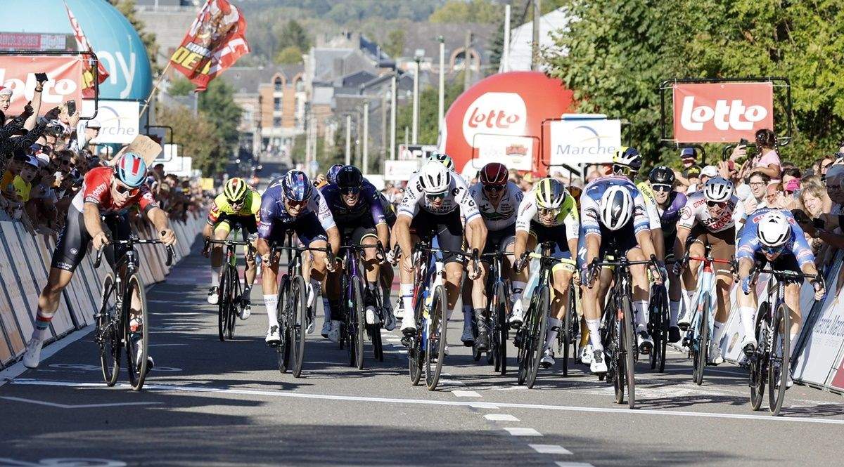Arnaud de Lie (Lotto Dstny) aguantó como pudo el tipo para lograr la victoria