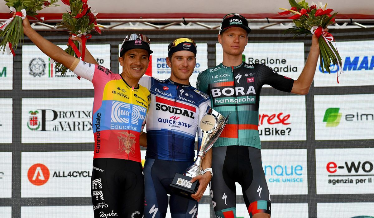 Podio de los Tres Valles Varesinos, con Van Wilder, Carapaz y Vlasov