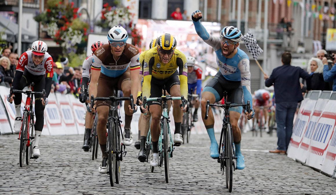 Van Asbroek, victoria de foto finish en la Binche-Chimay-Binche