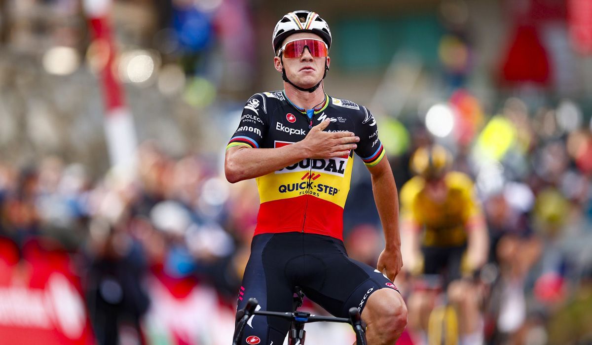 Remco Evenepoel celebrando su victoria en Arinsal en la pasada Vuelta a España
