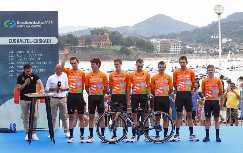 Presentación del equipo en la Clásica de San Sebastián