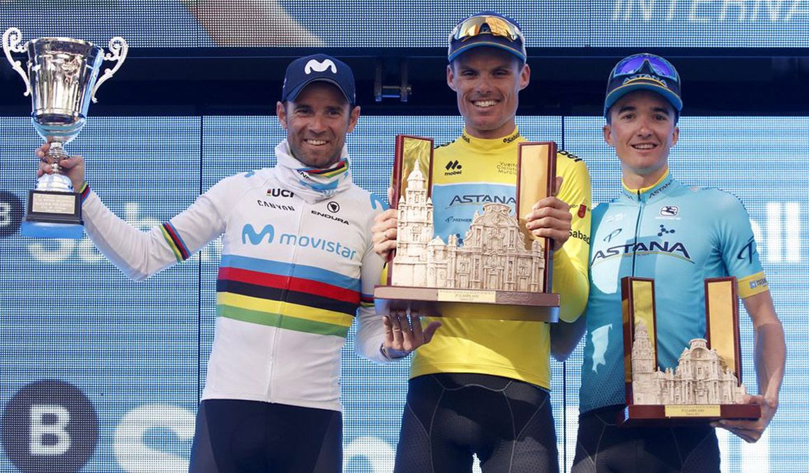 Podio de la Vuelta a Murcia 2019, con el ganador Luis León Sánchez (en el centro), flanqueado por Alejandro Valverde y Pello Bilbao. 
