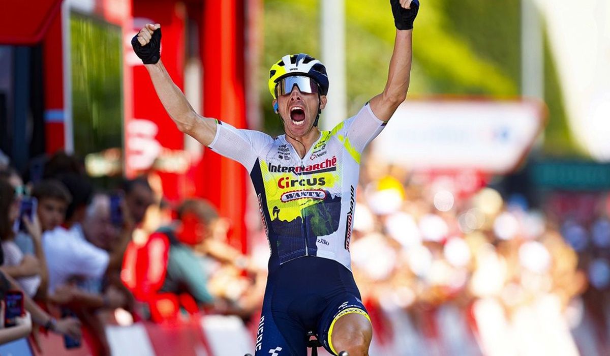 Rui Costa celebrando su triunfo en la Vuelta a España