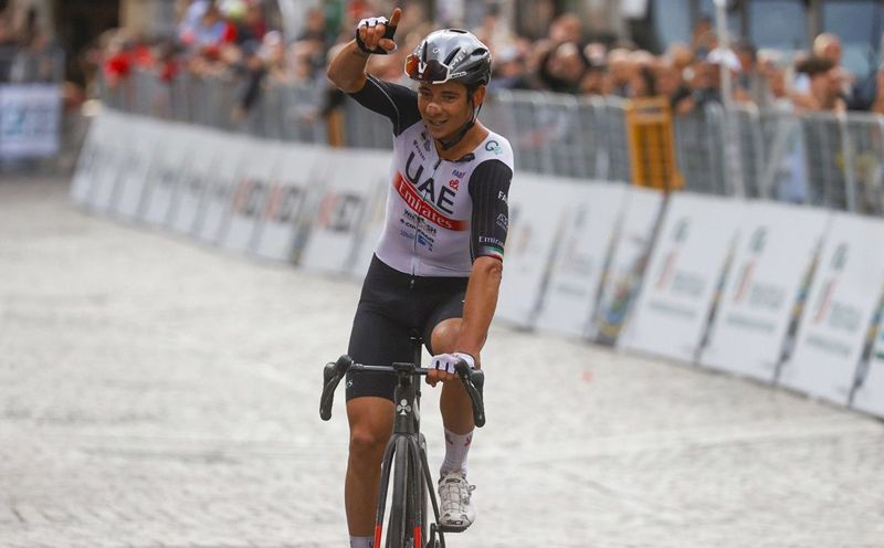 davide formolo uae team emirates celebro asi su victoria en la veneto classic