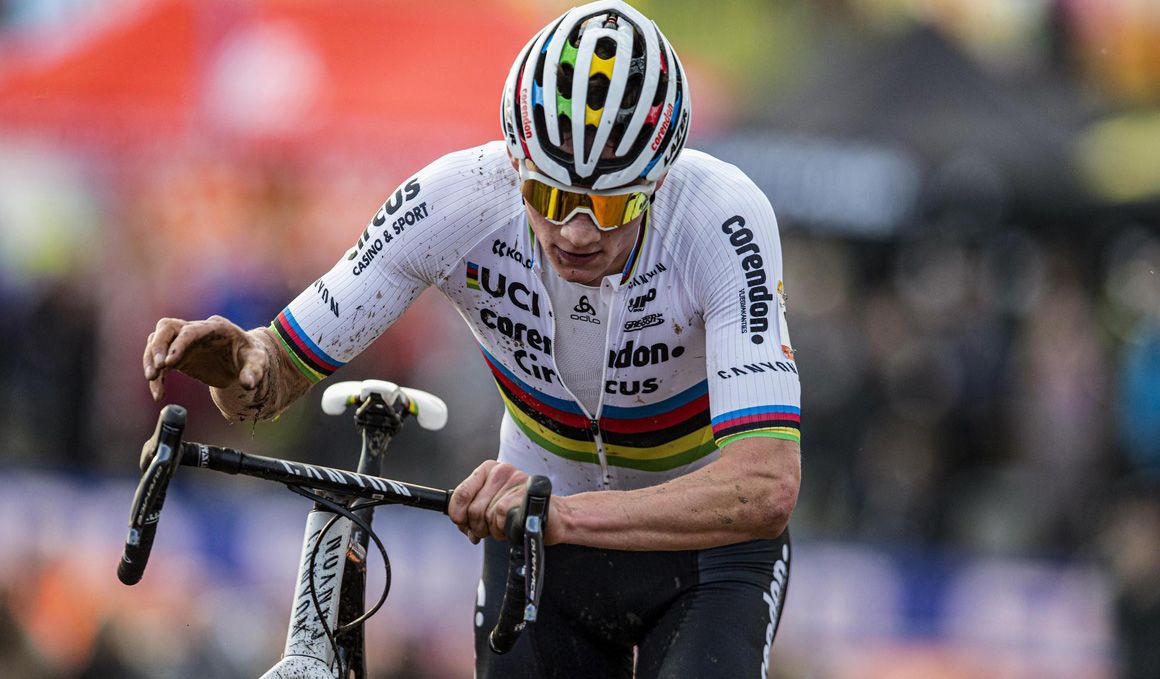 Otra exhibición de Van der Poel para vencer en Koksijde (Bélgica)