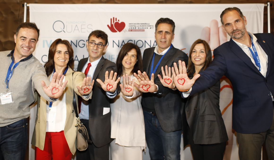 De izquierda a derecha: Javier Alonso, Isabel Fernández, José Durán, Miriam Pastor, Miguel Indurain, Lorena Saus y Víctor Luengo