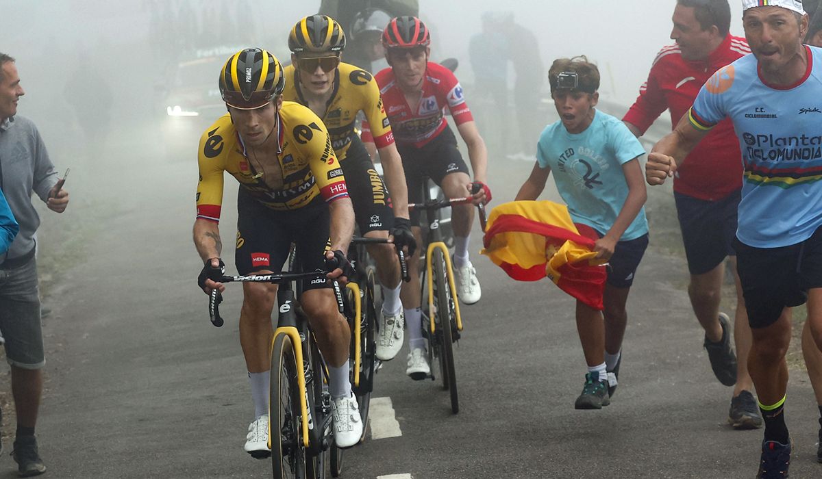 Roglic, Vingegaard y Kuss en la ascensión al Angliru