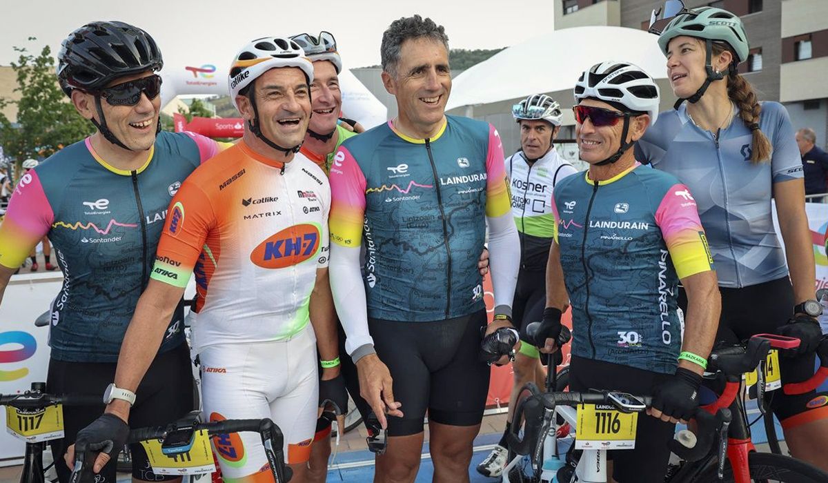 Miguel Induráin junto a Melcior Mauri en la salida de la pasada edición de la marcha que apadrina