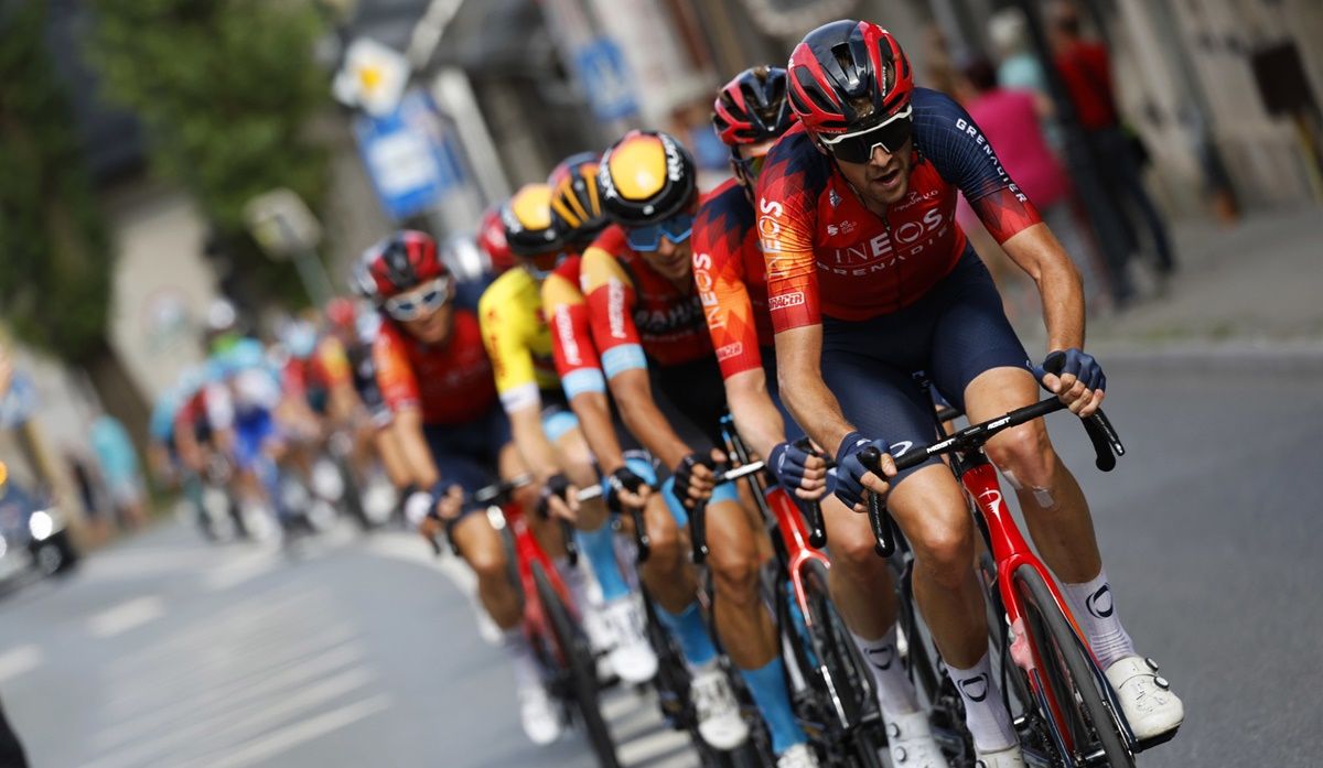 Laurens De Plus (INEOS Grenadiers) tirando del pelotón durante el pasado Tour de Polonia