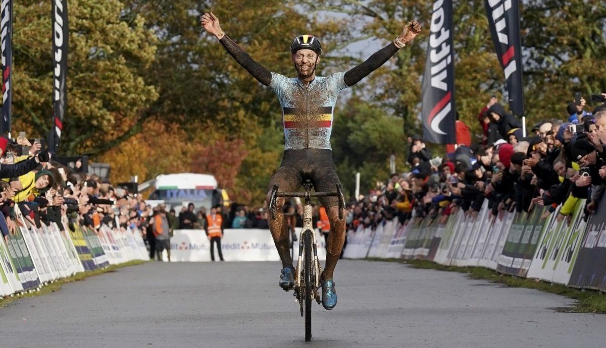 Michael Vanthourenhout conquistó la medalla de oro por segundo año seguido Michael Vanthourenhout conquistó la medalla de oro por segundo año seguido