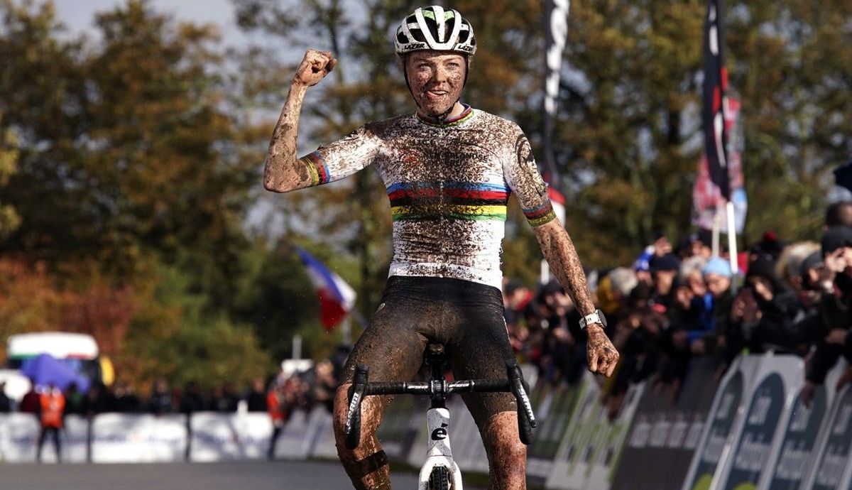 Fem van Empel se proclamó campeón de Europa de ciclocross Fem van Empel se proclamó campeón de Europa de ciclocross