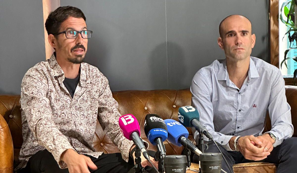 Toni Vallcaneras y Lluis Mas, máximos responsables del Illes Balears Arabay Cycling, en la rueda de prensa ofrecida el martes.