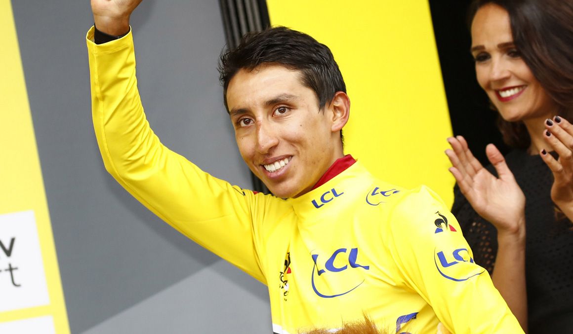 Egan Bernal, tras conquistar su primer amarillo del Tour. Foto: Bettini Photo.