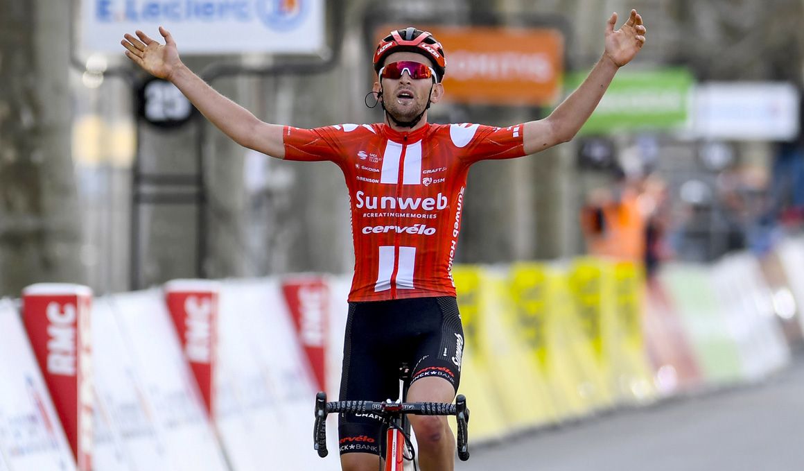 Tiesj Benoot gana en Apt y Schachmann sigue líder a una etapa del final