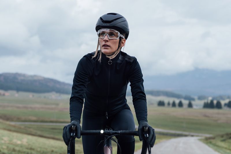 SANTINI FW2324 Adapt Multi jacket action 3 SANTINI FW2324 Adapt Multi jacket action 3