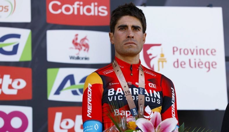 mikel landa bahrain victorious durante el podio de la pasada flecha valona