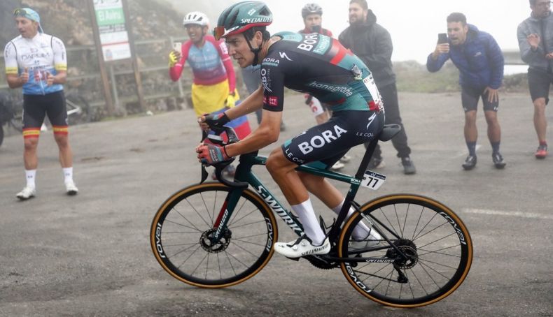 cian uijtdebroecks confirmo su talento durante la pasada vuelta a espana