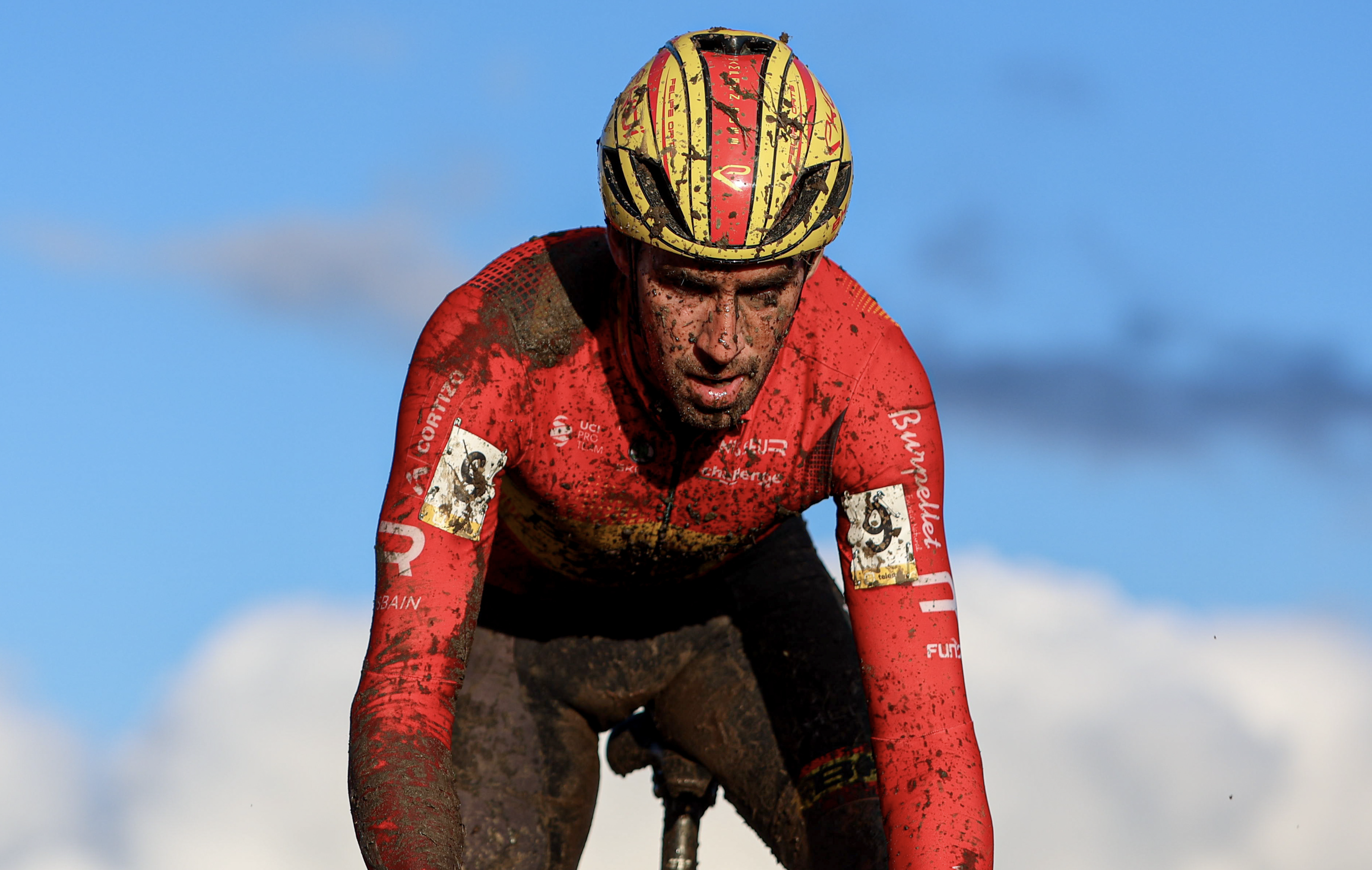 Felipe Orts, bronce en el Azencross de Loenhout que gana Mathieu van der Poel.