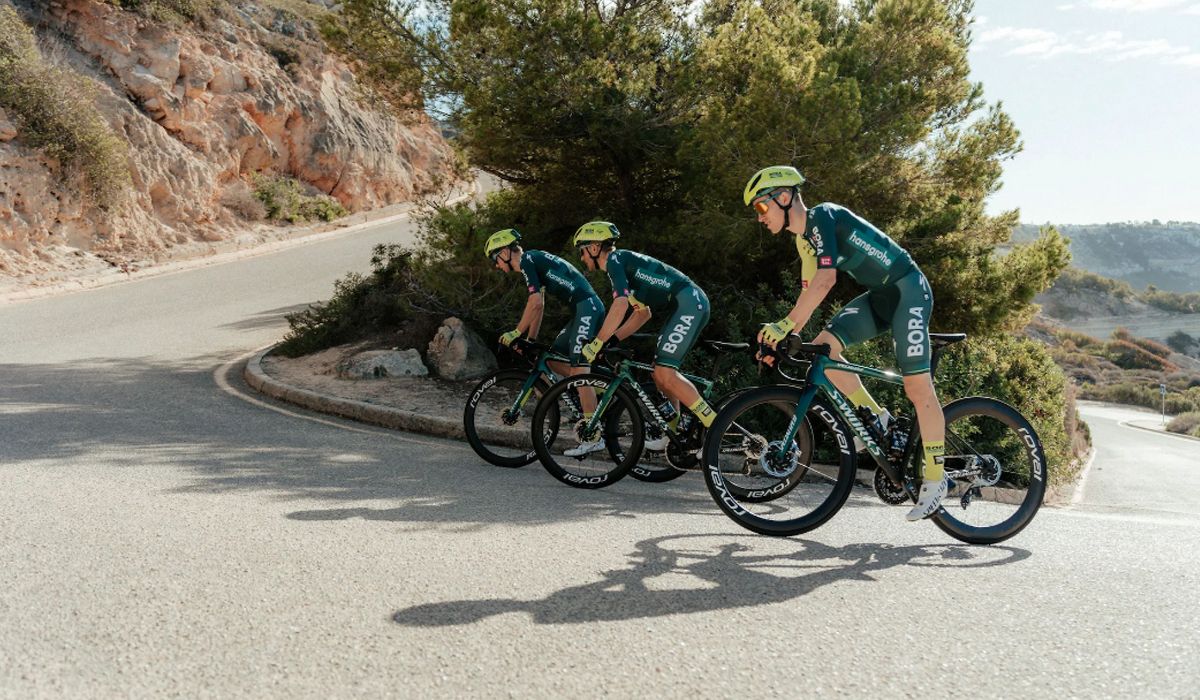 Ciclistas del BORA-hansgrohe en un entrenamiento