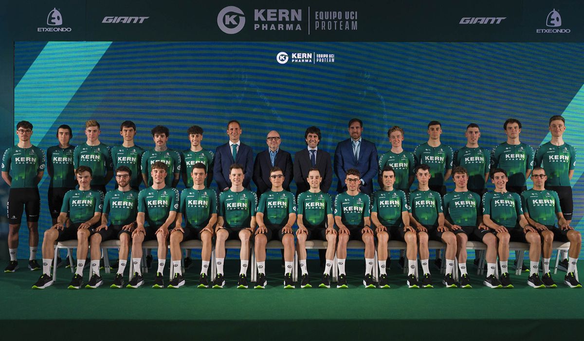 Foto de familia del Equipo Kern Pharma 2024