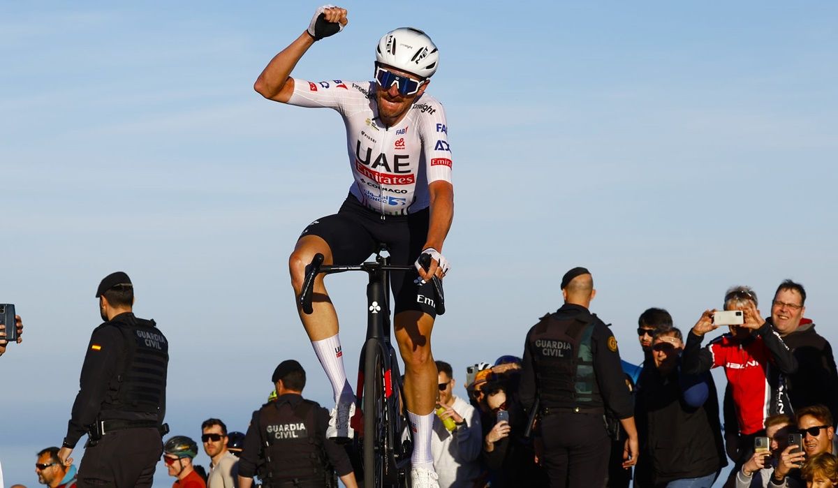Brandon McNulty (UAE Team Emirates) logró la victoria en El Miserat