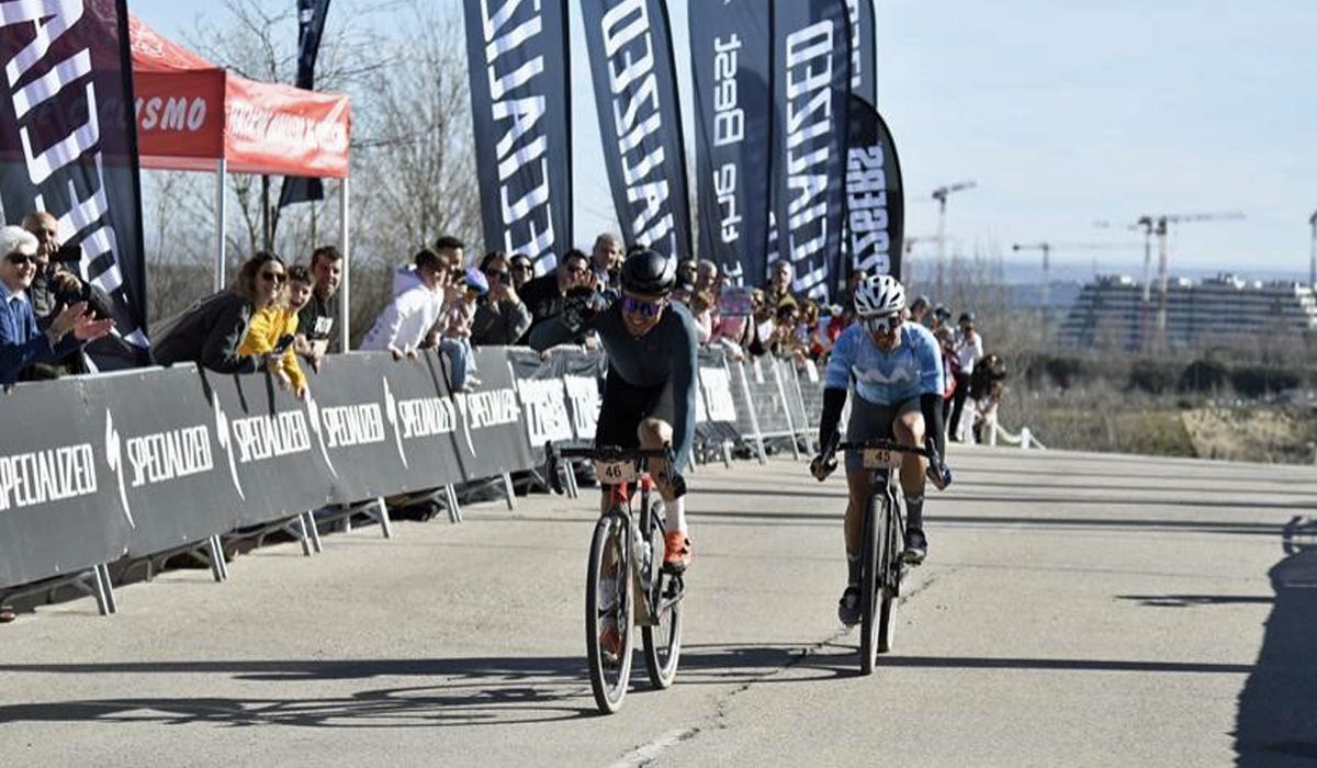 Luis León Sánchez superó al sprint a Gonzalo Serrano. Foto: RFEC Luis León Sánchez superó al sprint a Gonzalo Serrano. Foto: RFEC