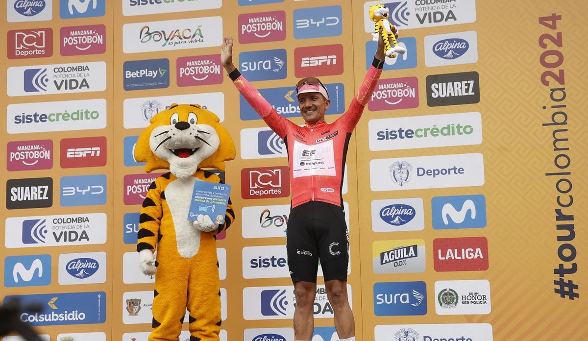 Richard Carapaz (EF Education EasyPost) celebró por todo lo alto su victoria