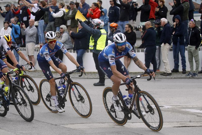 Soudal Quick Step llevó la iniciativa en los kilómetros finales de la etapa 