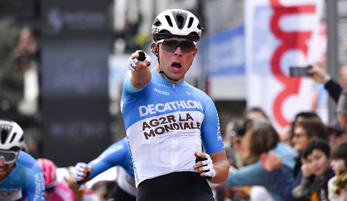 Benoît Cosnefroy (Decathlon Ag2r La Mondiale) se marcó un sprint perfecto para coronarse campeón