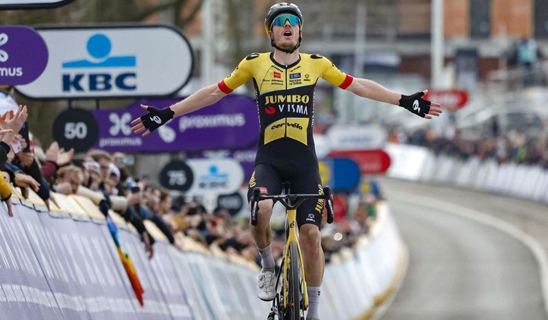 Dylan van Baarle celebrando su victoria en la pasada edición de la Omloop Dylan van Baarle celebrando su victoria en la pasada edición de la Omloop
