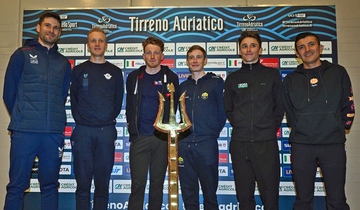 Algunas de las principales figuras de la Tirreno-Adriático en la rueda de prensa previa al inicio de la carrera