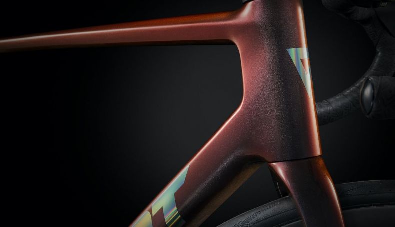 MY25 TCR Advanced SL 0 DA Color A Black Lava D3 B