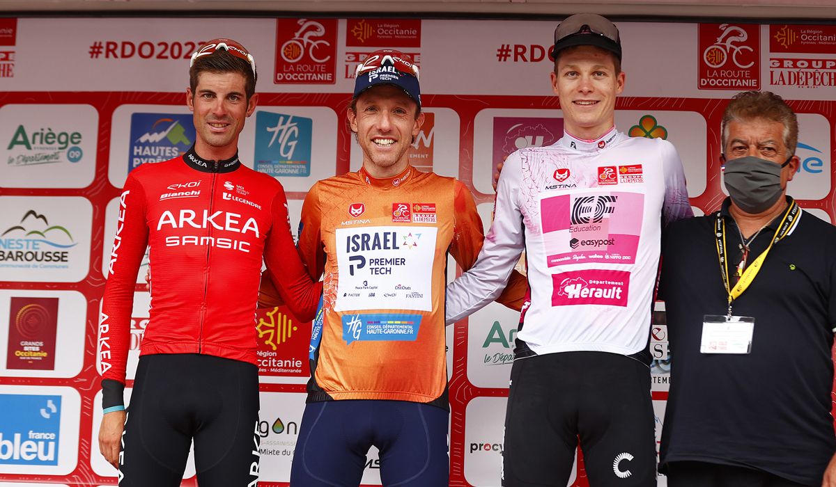 Podio de la Ruta de Occitania 2023, con Michael Woods -ganador-, Cristian Rodríguez y Georg Steinhauser.